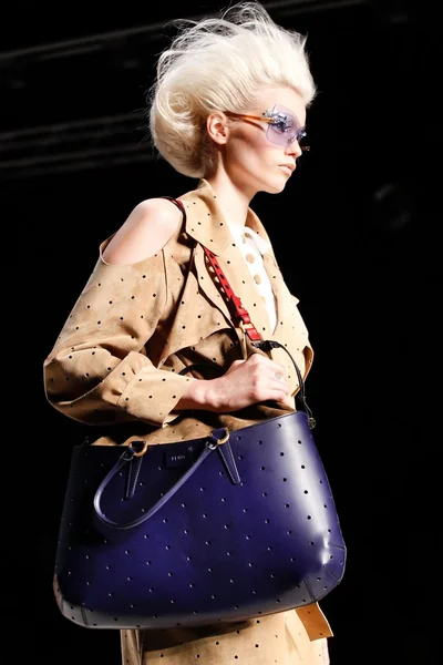 Look 77